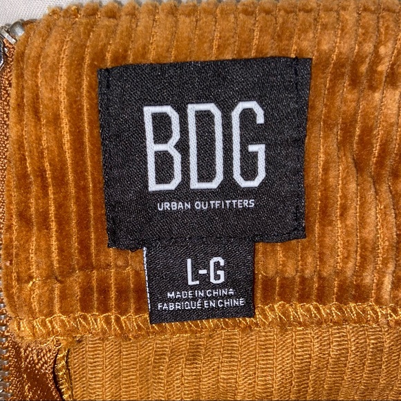 Cute BDG boho corduroy fall skirt with zipper at the back from urban outfitters - Picture 2 of 3